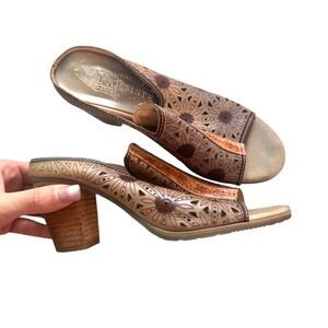 L’Artiste by Spring Step Habune Laser Cut Peep Toe Sandals Tan Size 7/37